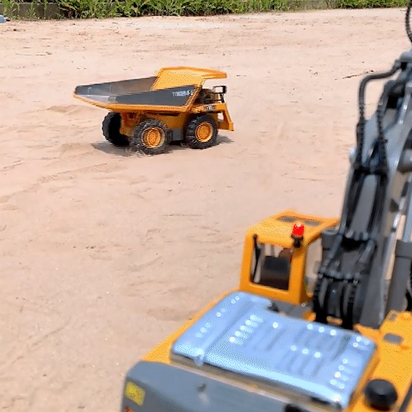 Toystar RC Truck | Adventurous - Rotation and Digging in one Toy Vehicle - Avontuurlijk - Rotatie en Graafwerk in één Spee...