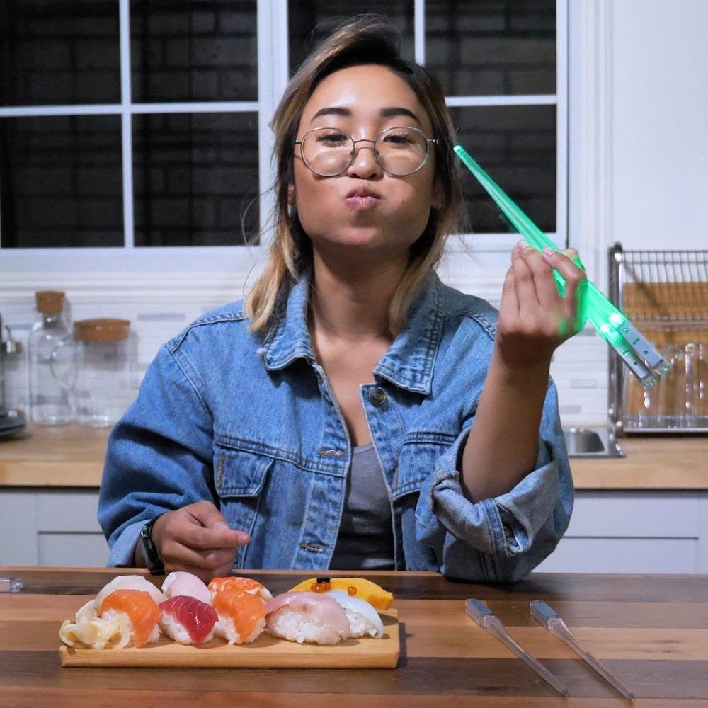 Lightsaber Chopsticks | A creative and fun way of eating - Stimulates eating pleasure and motor skills